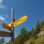 Gruppenhaus Im Walliser Alpstyle Hostal Rosswald