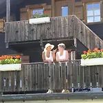 Gruppenhaus Im Walliser Alpstyle Hostel *