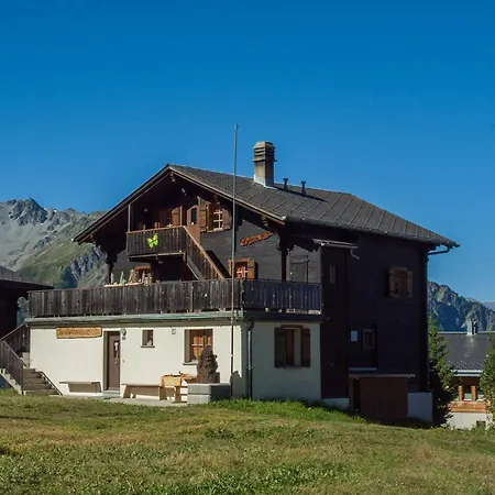 Gruppenhaus Im Walliser Alpstyle אכסניה Rosswald